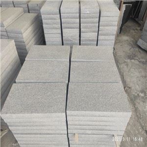 Jubin Granit Kelabu Gelap Dinyalakan